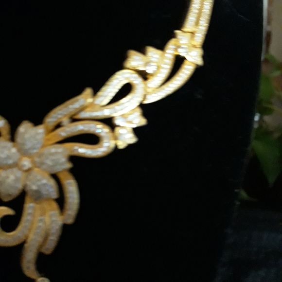 Necklace, earrings. - Picture 6 of 9